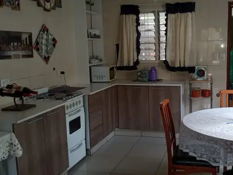 CASA CON PISCINA Y DEPARTAMENTO .VENTA OSE MARMOL