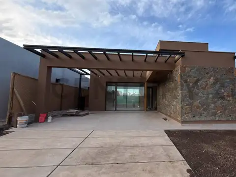 CASA EN VENTA - LAR DE TERRADA