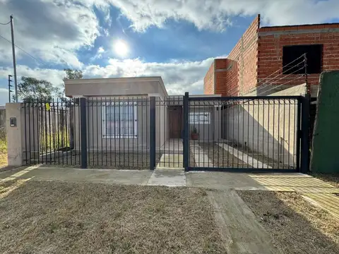 Casa con 3 dorm. en Barrio Puerta del Sol