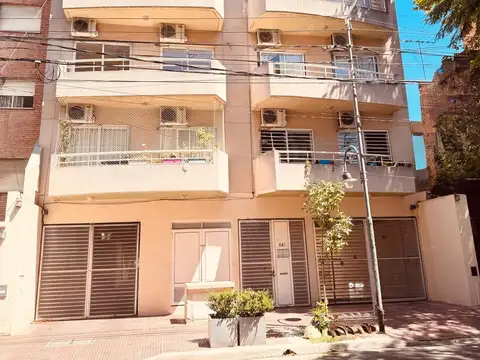 EXCELENTE DEPTO CERCA DE TODO, 2 AMBIENTES AMPLIOS CON BALCON