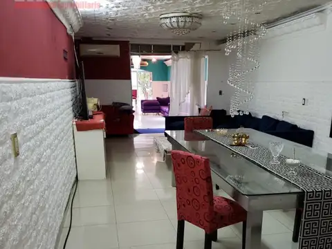 Casa 5 ambientes con 3 baños