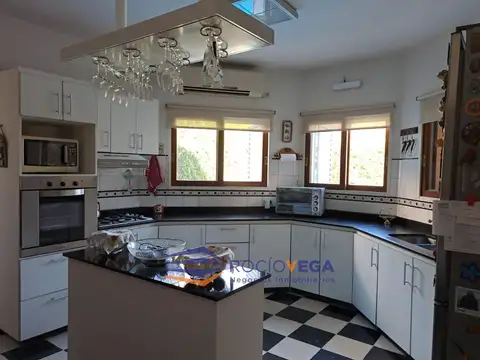 Casa en  venta en country Banco Provincia, Francisco Alvarez, Moreno