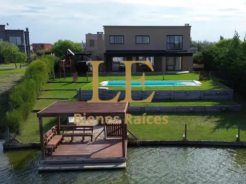 Casa 4 ambientes con 3 baños