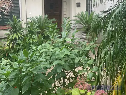 Casa 5 amb. cochera y jardin