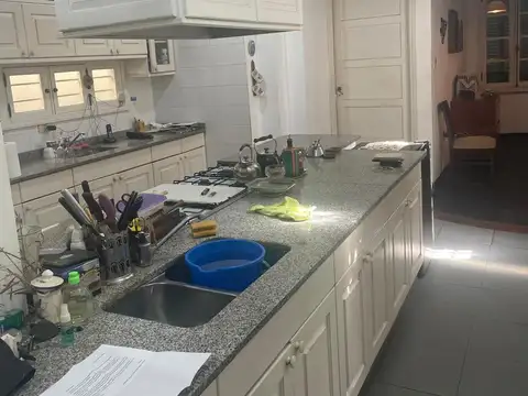 Casa 5 amb. cochera y jardin
