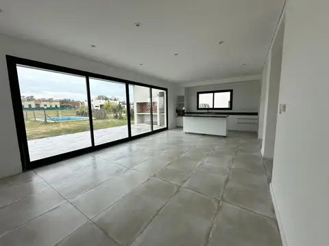 Casa en Venta en Medal Country club, USD 220.000