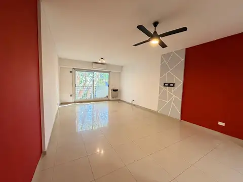 Monoambiente En Alquiler Con Balcón, Amplio Y Luminoso