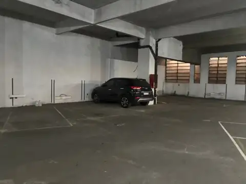 Estacionamiento Uso comercial / 28 cocheras disponibles con renta segura 630 m2