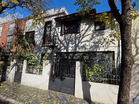 Casa de estilo refaccionada 4 amb 3 bñs patio tza