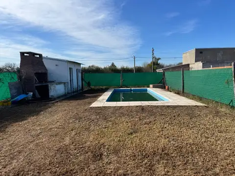 LOTE CON MEJORAS PISCINA CUARTO Y BAÑO