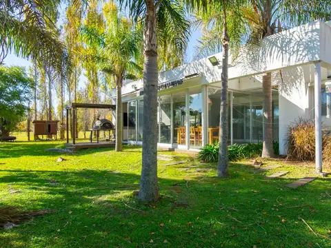 CASA EN VENTA ISLA DEL ESTE TIGRE 4 AMBIENTES