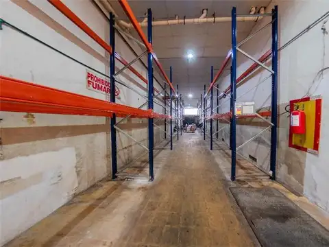 Edificio Multiuso,  571 m² superficie total con salida...