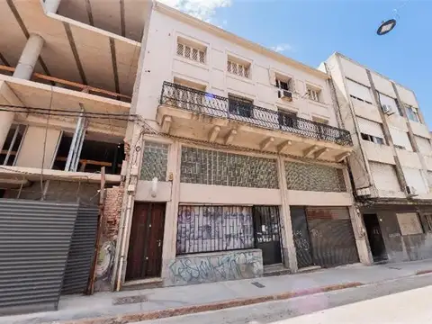 Edificio Multiuso,  571 m² superficie total con salida...