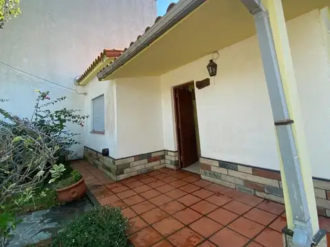 Casa 3 ambientes con 2 baños
