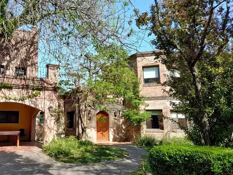 Casa en Venta con 4 cocheras