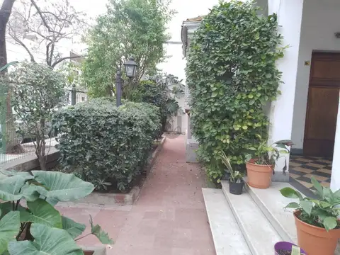 Amplió PH con cochera y patio. Se analizan Deptos. 3 amb. en