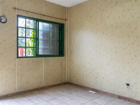 Depto Tipo Casa en Venta en Villa Luzuriaga, USD 55.000