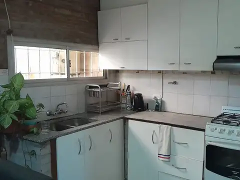 Casa 5 ambientes con 1 baño