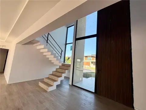 Casa en Alquiler en Ezeiza, USD 4.000