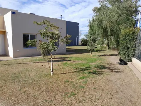 CASA CON GRAN PATIO EN LOMAS DEL SUR