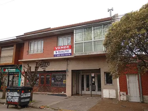 CHAUVIN. VENTA EN BLOCK. Local, Departamento 5 amb. en Planta alta, PH al fondo. Garaje p/3 autos.