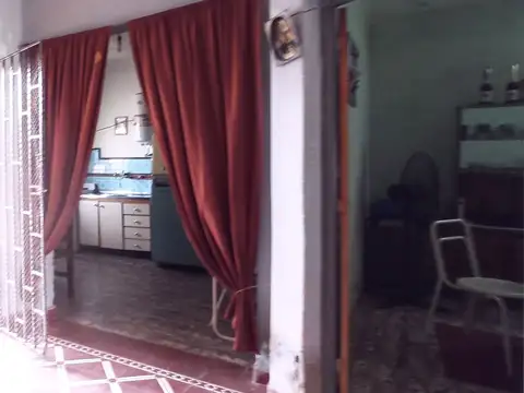 Casa 5 ambientes con 1 baño