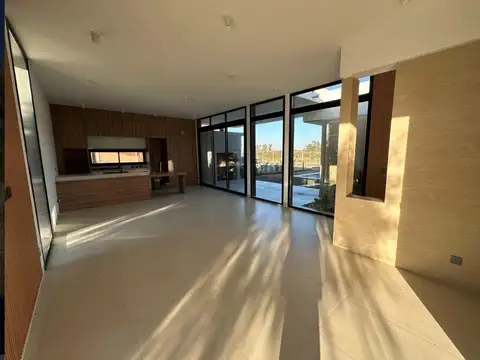 Casa Chalet  en Venta en San Ramiro, Pilar del Este, Pilar