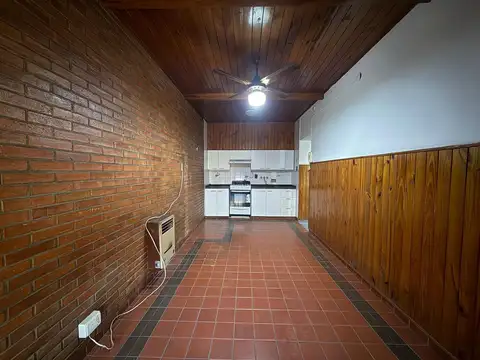 Casa 4 ambientes con 1 baño