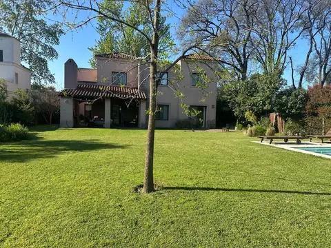 Casa en alquiler temporario, 4 dormitorios en Pilar - La Pilarica, con jardín