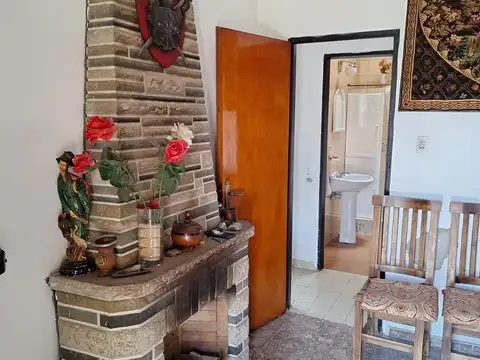 Casa 5 ambientes con 1 baño
