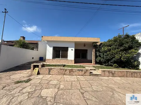 Casa en venta c/ cochera en Capitán Sarmiento