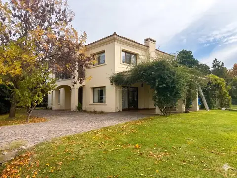 ALQUILER - LOS PILARES, CASA 4 DORMITORIOS + CUARTO DE SERVICIO