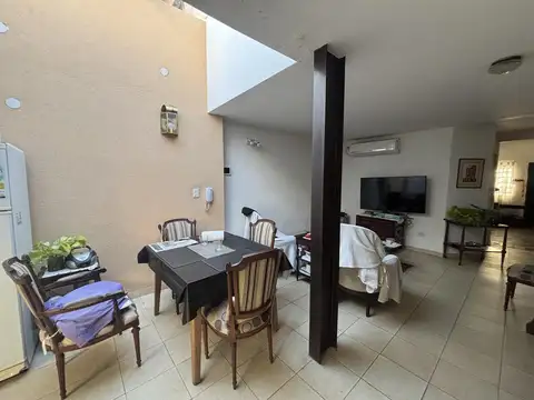 Casa 2 ambientes con 2 baños
