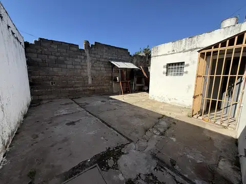 Casa 2 ambientes con 1 baño