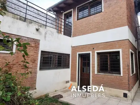 Casa en Alquiler con 1 cochera