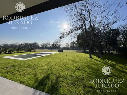 Casa 5 ambientes con 4 baños