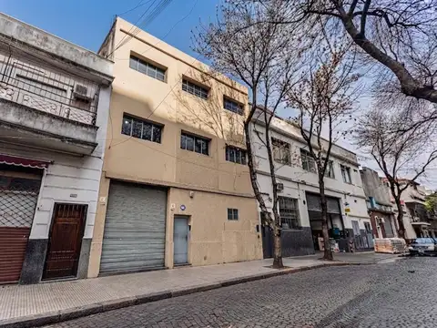 Venta Depósito Industrial de 1.080 m² en Distrito Tecnológico Entrada para Camiones en Nueva Pompeya