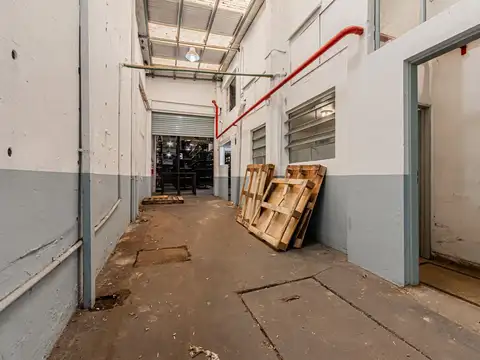 Venta Depósito Industrial de 1.080 m² en Distrito Tecnológico Entrada para Camiones en Nueva Pompeya