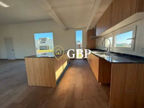Casa en Alquiler de 4 dormitorios