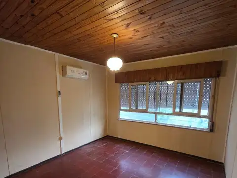 Casa en Alquiler con 3 cocheras