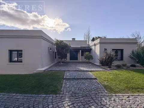 Casa 6 ambientes con 3 baños