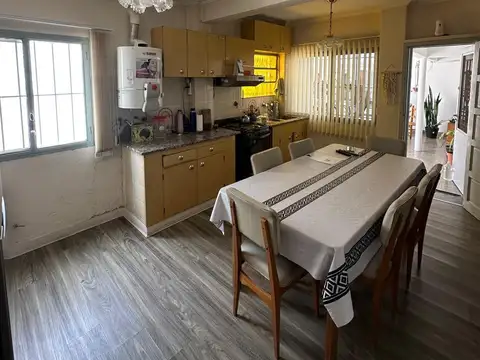 VENTA - CASA 6 AMBIENTES C/COCHERA - ALTOS DE SAN LORENZO