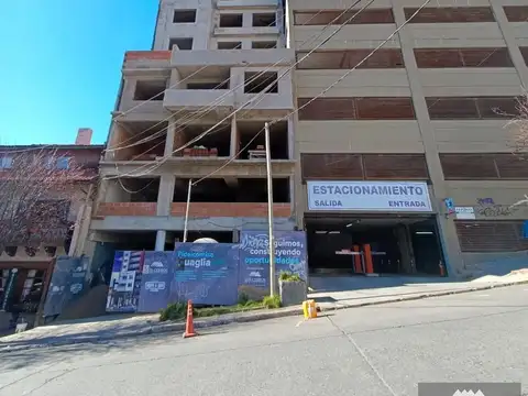 Venta MONOAMBIENTE con cochera en Centro Bariloche en pozo