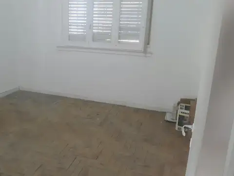 Casa en venta de 3 ambientes con fondo - Munro