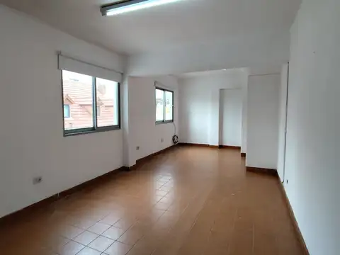 Carlos Pellegrini 200