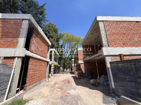 Depto Tipo Casa 4 ambientes con 3 baños