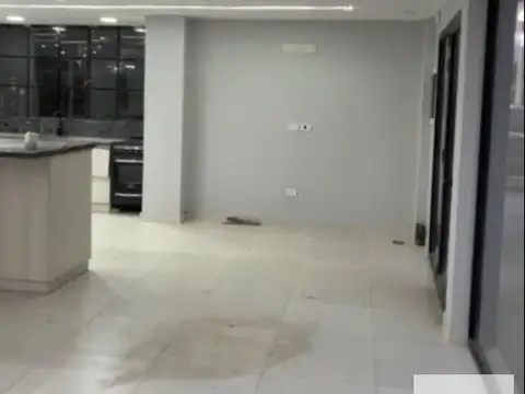 Casa en Alquiler con 2 cocheras