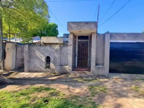Casa 4 ambientes  en venta c/ cochera en Grand Bourg