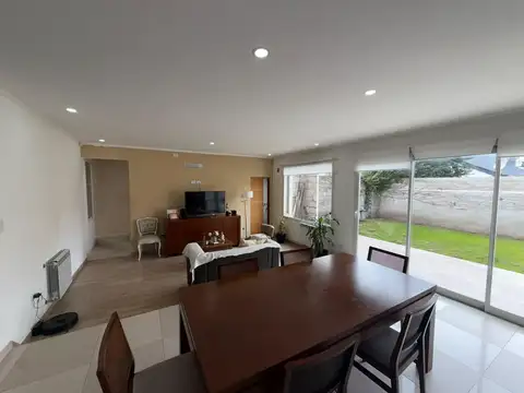 Casa en venta en Junin, tres dormitorios.