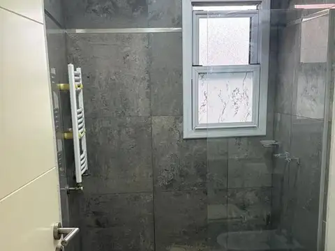 Casa en Alquiler con 3 cocheras